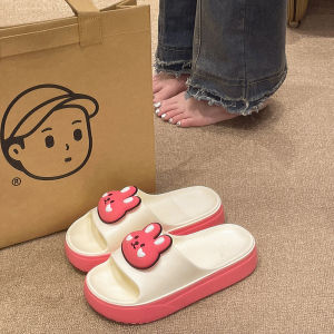 รองเท้าแตะฤดูร้อนสำหรับผู้หญิง INS รองเท้าแตะกันลื่นพื้นหนาลายการ์ตูนกระต่ายน่ารักแฟชั่นยอดนิยมใส่ไปข้างนอกใส่ในบ้านใส่ในบ้าน