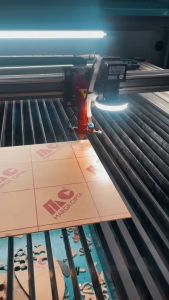 Pin Akrilik Custom Logo/Logo Karakter/Logo Nama - Desain Full Color UV Tahan Lama