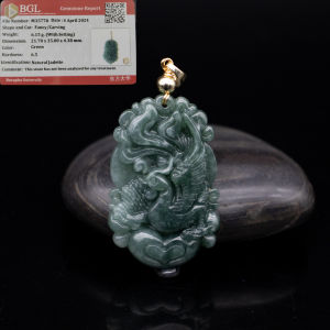 หยกแท้ แกะสลักรูปหงส์ เป็นสัญลักษณ์ มงคล หมายถึงอำนาจ วาสนา บารมี หยกแท้ จากประเทศพม่า พร้อมใบเซอณืจากสถาบันBGL