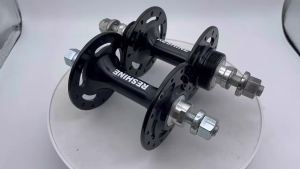 ดุมจักรยานฟิกซ์เกียร์สำหรับการแข่งขันบนถนน แกนหน้า M9/ หลังจากที่ M10 แบริ่ง ฝาครอบด้านข้างอลูมิเนียมเสริมแรง สายพานแบริ่ง 18T แหวนเกียร์