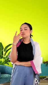 LADY LOOK | Viva White Moisture Balm Chic On Lips Intense and Daily use