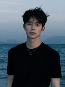 เสื้อยืดแขนสั้นทรงหลวมสำหรับผู้ชาย สีดำ ทรงไหล่ สไตล์อเมริกัน ทรงเข้ารูป คอตตอน ระบายอากาศได้ดี ฤดูร้อน 2025 Cleanfit