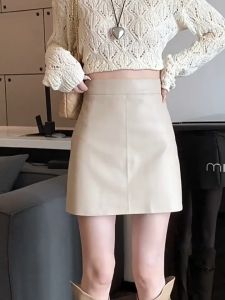 Newlan DQ018 SKIRT ROK WANITA BELAH SLIT KULIT SKIRT SPAN WANITA Rok Wanita Mini Fitted Skirt Leather Fashion Korean Style rok pendek rok kulit PU wanita A-line terbaru warna cantik /Rok Autumn/Rok kerja/Rok mini/Mini Skirt/Rok Korea Skirt/Rok Winter