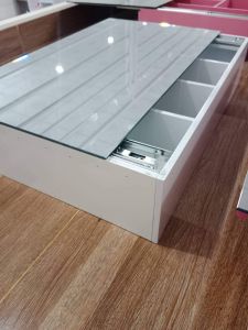 kệ treo tường kèm gương trượt tiện lợi