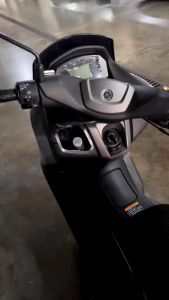 ฝาปิดช่องเก็บของ Nmax สีดำ/คาร์บอนไฟเบอร์ วัสดุ ABS ความทนทาน ประสิทธิภาพกันน้ำและกันฝุ่นที่ดี (ราคาต่อ 1 ชิ้น)