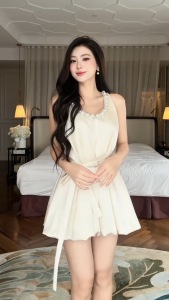 Set váy ngắn KHIẾT STYLE lụa kem đính kết ngọc trai sequin đi kèm quần chun & belt sang trọng KS349