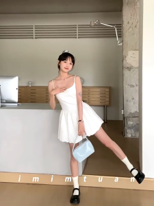 Dream clothes👗ชุดเดรสสายเดี่ยวผู้หญิง🌹มินิเดรสผู้หญิง กระโปรงทรงเอสายเดี่ยว สไตล์ฝรั่งเศส ทรงพอดีตัว มีแฟชั่น หวาน และสง่างาม