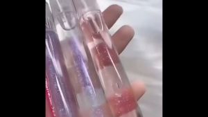 Suomi Mirror Water Lip Glaze: A Shiny & Long-Lasting Lip Gloss