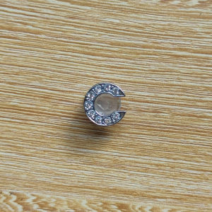 Crocs รองเท้าหัวเข็มขัดดอกไม้โลหะตกแต่งคริสตัลเพชรตัวอักษร DIY อุปกรณ์เสริมรูรองเท้าคลิป ศิลปะ Creative