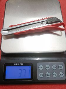 Dao Rọc Giấy. Lưỡi dao rọc giấy 18MM Dao Rọc Giấy size lớn A100 18mm. Lưỡi dao sắc bén.Bền bỉ  nút gài chắc chắnan toàntiện dụng.