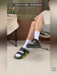 รองเท้าแตะผู้ชายฤดูร้อนใหม่ กันน้ำ กันลื่น รองเท้าแตะชายหาดพื้นนุ่ม รองเท้าแตะกลางแจ้ง