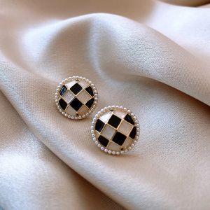Silver Needle Pearl Earrings Chessboard Pattern Small Fragrance Style Womens Fashion Jewelry Elegant Sensation Ear Jewelry