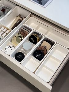 กล่องเก็บเครื่องสำอางสำลีก้านพัฟและลิปสติกได้ กล่องลิ้นชักพลาสติกแบ่งช่อง กล่องจัดระเบียบโต๊ะ กล่องใส่เครื่องแป้งปรับความยาวได้