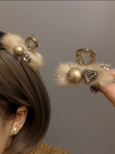 Elegant Velvet Pearl Hair Clip Korean Style Autumn Winter Liu Hair Side Clip Fashionable Soft Hairpin for Women