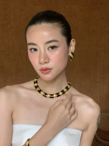 Vintage Black White Enamel Lock Buckle Necklace Fashion Retro Court Colorful Gemstone Womens Necklace Alloy Plated Silver Gold