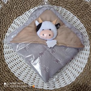 Selimbut bayi boneka sapi