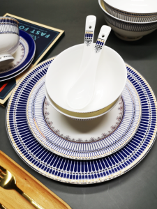 High End Bone China Dinnerware Set Baroque Style Luxury Bowl Western Dinner Plate Soup Plate Moving Gift round Shape Adult Use
