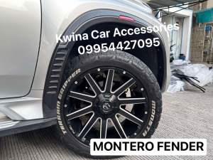 MONTERO FENDER FLARE WITH REFLECTOR