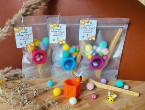 [SG stock] Birthday party goodie bag pack | Bee Theme kids fine motor sensory set | Children present door gift