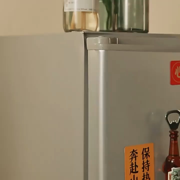 ล็อคนิรภัยสำหรับเด็ก ABS ป้องกันการหยิก ตัวล็อคตู้เย็น ABS สีขาว/เทา ดีไซน์ทันสมัย ติดตั้งง่าย ปลอดภัยสำหรับเด็ก ใช้เทป 3M ยึดติดแน่น ป้องกันเด็กเปิดตู้เย็น