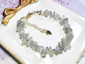 Gelang Tangan Kristal Suasa Emas Natural Crystal Grey Moonstone Bracelets 天然水晶灰月光石碎石手链