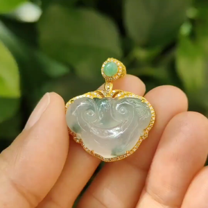 New Arrival in Singapore Premium High Quality Natural Type A Jadeite Jade 18k Gold Pendant crafted as Ruyi certificate weighs 5.51 grams measurement 27.1 * 24.6 * 7.3 mm (18kp74)
