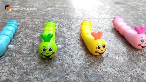 1pc Cartoon Caterpillar Shape Clockwork Toy Fun Gifts Jumping Swing Caterpillar Wind Up Kids Educational Toys