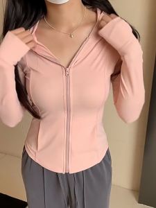 แจ็คเก็ตกันแดดสัมผัสน้ำแข็งสำหรับผู้หญิง แห้งเร็วและเบาสบาย ป้องกันรังสี UV นอกบ้านในฤดูร้อน แจ็คเก็ตมีฮู้ดระบายอากาศได้ดี