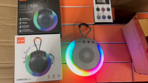 รุ่นใหม่ 2025! ลำโพงบลูทูธ รุ่น J560 Blutooth Speaker โทรโข่ง  ลำโพงร้องคาราโอเกะ USB TF AUX FM ลำโพงบลูทูธพกพา เบสหนัก