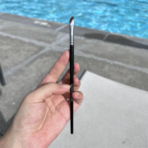 Miss Qian F10 Scythe Eyeliner Brush Angle Blade Makeup Brush Eyelid Underward Crawling Brush Eyebrow Brush 192 Cream