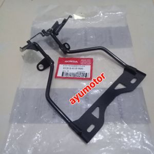 stay fr number plate besi bracket dudukan plat nomer depan cb 150r k15G cb 150r k15M original honda 61313K15920