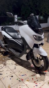 Skolet Stiker Putih Doff White Motor Premium (Ukuran 50 cm x 45 cm )