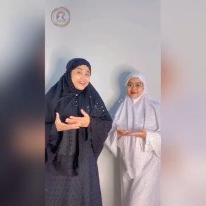 Raisma - Anya Gamis Putih Ihram 1 Set Dengan Bergo Dan Sarung Tangan Warna Putih Bahan Katun Jepang