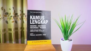 Kamus Bahasa Inggris / Kamus Lengkap Inggris Indonesia - Indonesia Inggris SOFT COVER - Tenses Regular Verbs
