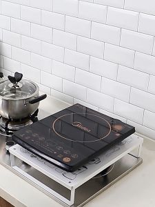 ชั้นวางเตาแม่เหล็ก สแตนเลสฝาครอบป้องกันเตาแก๊ส ชั้นวางอเนกประสงค์ ชั้นวางขวดเครื่องปรุง ประกอบง่าย ชั้นวางอุณหภูมิ ชั้นวางเบื้องต้น เส้นกระดูก 10 ล้านม.ต