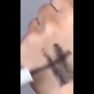 Happy มาสคาร่า หัวแปรงเรียว กันน้ำกันเหงื่อ ติดทนยาวนาน และไม่เลอะ