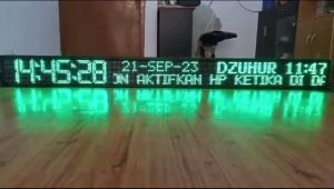 Running Text Papan Informasi P10 Warna Hijau Ukuran 136 cm x 24 cm