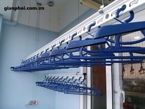 Giàn phơi quần áo thông minh bắt trần Hòa Phát KS950 chính hãng thích hợp cho căn hộ chung cư cao cấp và nhà phố