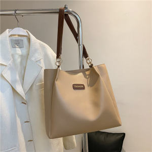 Large Capacity Tote Bag Womens Fashionable Summer 2025 Handbag Single Shoulder Bag for College Students Class Casual Scene