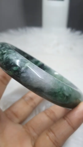 J446 หยกพม่าเจไดต์ สีเขียวเข้มสดจักรพรรดิ แซมม่วงอ่อนเหลือบน้ำผึ้งนิดๆ เนื้อวุ้นโปร่งแสง