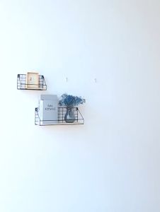 [HCM] Kệ Sắt Đáy Gỗ Treo Tường Để Đồ Đa NăngTrang Trí Nhà Cửa Decor Quán Xá - Tặng Kèm Đinh Và Miếng Dán Tường -TyHome