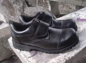 รองเท้าหัวเหล็ก รองเท้าเซฟตี้หัวเหล็กรับน้ำหนักได้ถึง 2000 กก หนังแท้100%เย็บพื้นไม่ลื่น อึดถึกทน