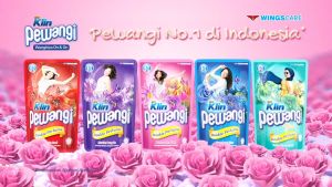 Pewangi & Pelembut Pakaian So Klin Exotic Purple 320 ml