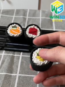 Móc Khóa Clicker Sushi 3D – Đồ Chơi Giải Stress Mini – Nhựa Sinh Học An Toàn – Bấm Êm Tay