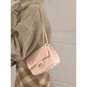 กระเป๋าสะพายข้างผ้ากำมะหยี่สไตล์เกาหลีสำหรับผู้หญิง กระเป๋าทรงสี่เหลี่ยมเล็กแบบอเนกประสงค์ กระเป๋าสะพายข้างแบบไหล่เดียว กระเป๋าแฟชั่น กระเป๋าสะพายข้างแบบอเนกประสงค์