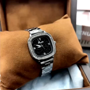 Bosika นาฬิกาข้อมือ สายสแตนเลท หน้าปัดขนาด 32 มิลลิเมตร ทางร้านตั้งเวลาให้พร้อมใช้งาน