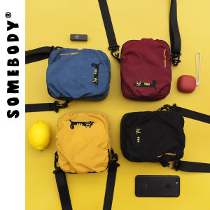 กระเป๋าสะพายข้างลายสก็อตสามสี กระเป๋าสะพายข้างแบบสะพายข้างสำหรับนักเรียน กระเป๋าสะพายข้างสำหรับผู้หญิง สไตล์ฮ่องกง แฟชั่นฤดูใบไม้ผลิและฤดูร้อน