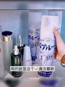Japanese toilet bowl cleaner foam type descaling and deodorizing to leave fragrance 马桶清洁剂