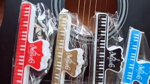 Kẹp Bản Nhạc Sách Vở Hình Phím Đàn Piano ( Loại Kẹp Dài ) - Giao Màu Ngẫu Nhiên