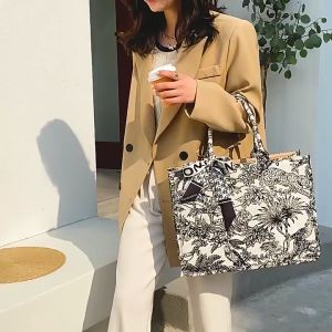 Tas Selempang Wanita Mini Sling Bag Cewek Tali Rantai Hand Bag Mini Fashion Bangkok Korea Kekinian